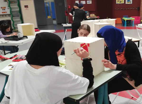 Atelier de construction d’un cube en bois