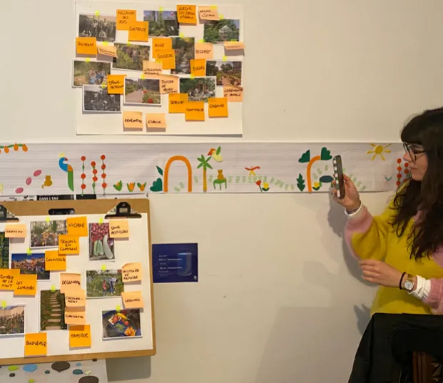 Atelier de co-conception : photos et propositions affichées au mur